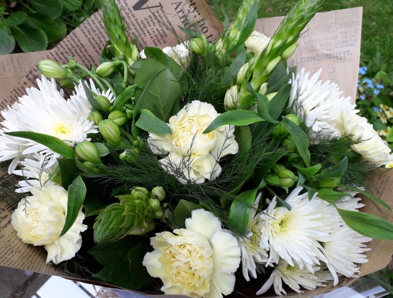 White Elegance Handtied Bouquet